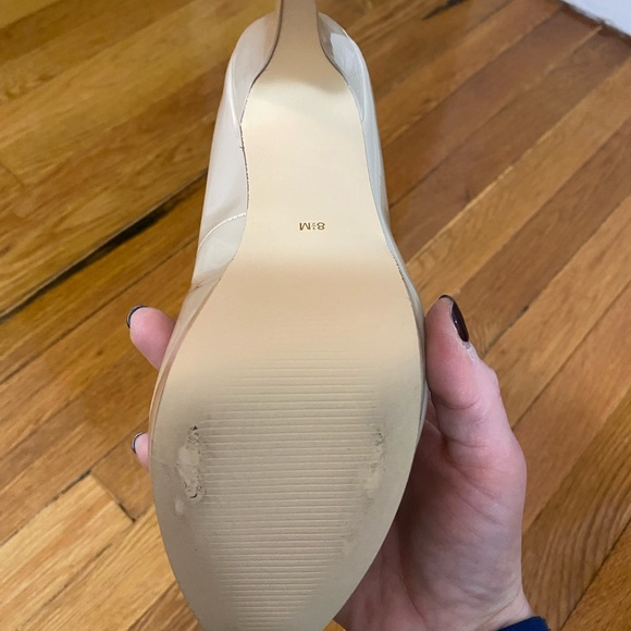 G by Guess Tan Heels! Minimal wear - great condition! Size 8.5 - Picture 3 of 4